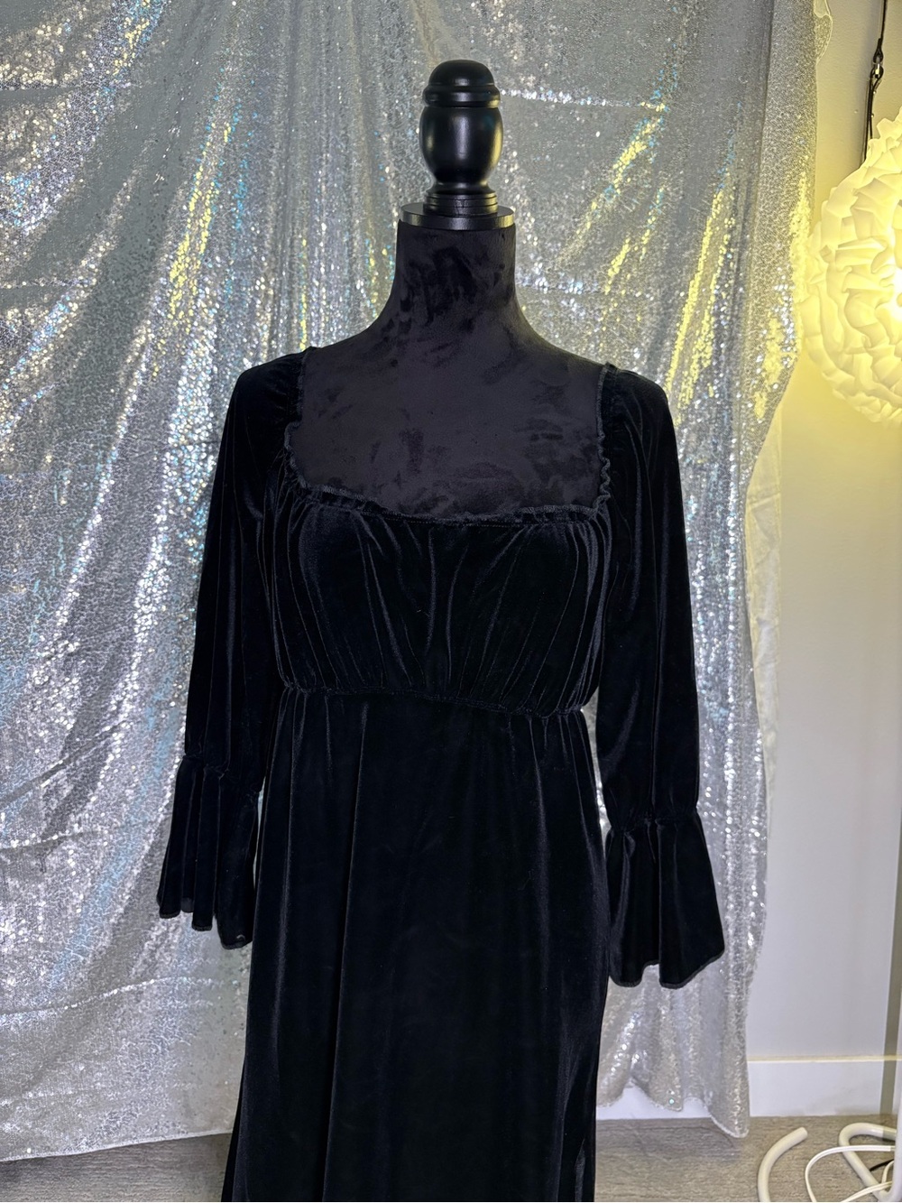 Velvet Gothic Maxi Dress ๐ค - Picture 2 of 5